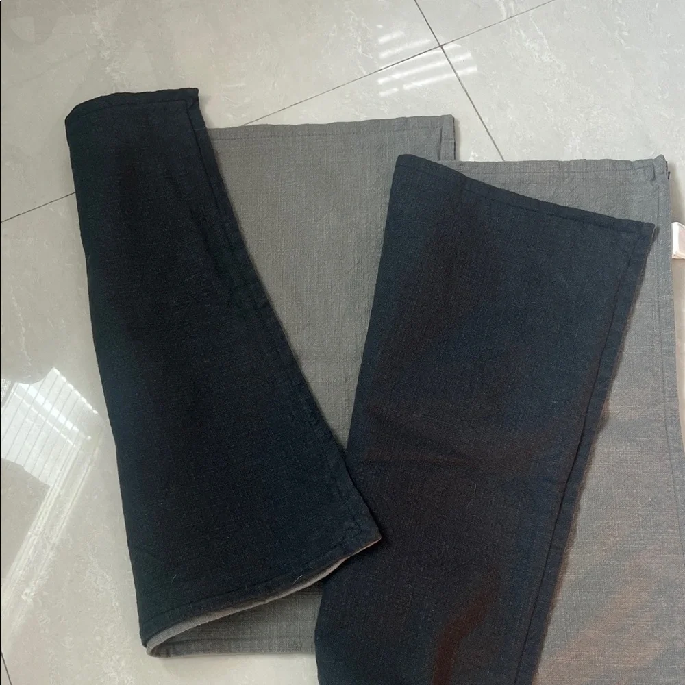 Pottery Barn Dual-Tone Gray and Black Pillow Cover - Picture 4 of 5
